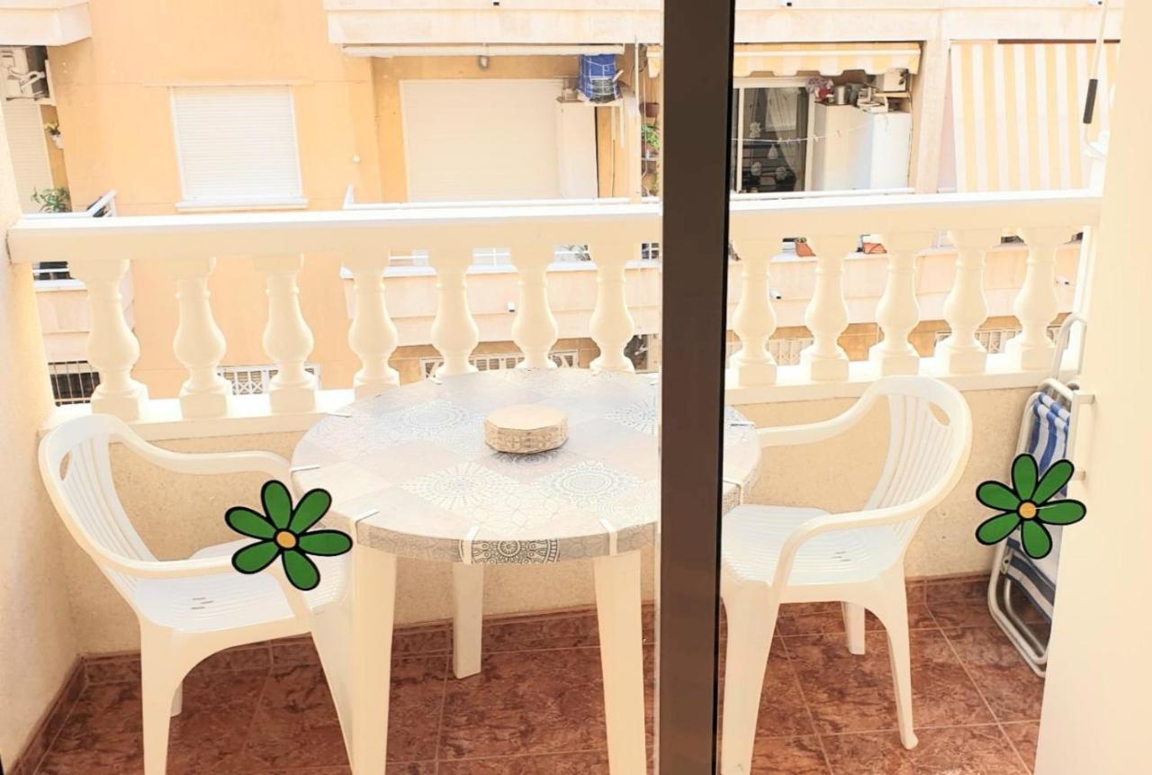 Apartamento Los Gases Torrevieja Exterior photo
